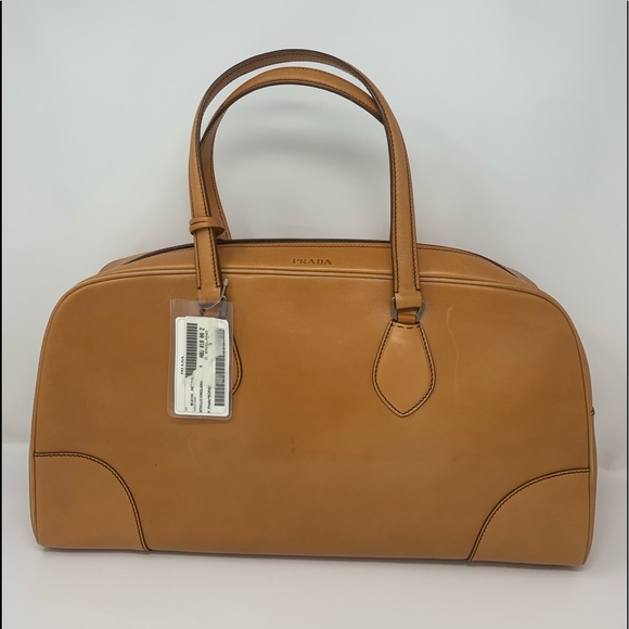 AUTH Prada  All Leather Tote Bag. Trending. NWT - Picture 1 of 8